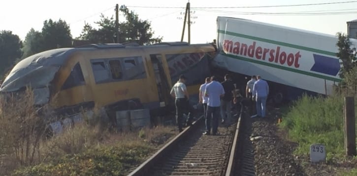 Durva vonatbaleset történt Szlovákiában a magyar határhoz közel, sok a sérült – videó