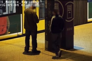 Ritka trükkösen fosztottak ki egy embert a 6-os villamoson, pillanatok alatt elfogták őket - videó