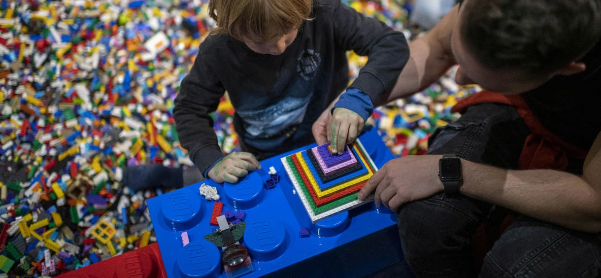 A boltokban és online is hasít a Lego, de karbonlábnyoma csökkentéséhez még hiányzik egy elem