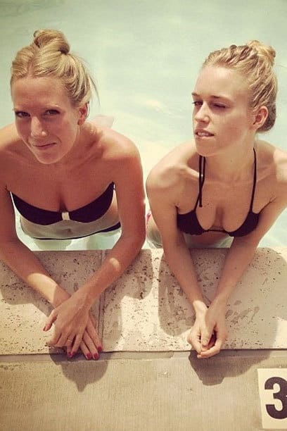 Elindult a Balaton Sound: íme, 5 profi póz a bikinis szelfihez