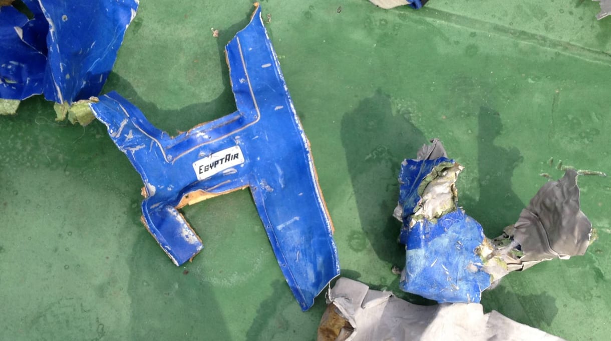 Az eltűnt EgyptAir repülőgép darabjait találták meg Alexandriától 290 kilométerre