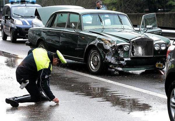 Porschének ütközött egy Rolls-Royce Olaszországban - fotó