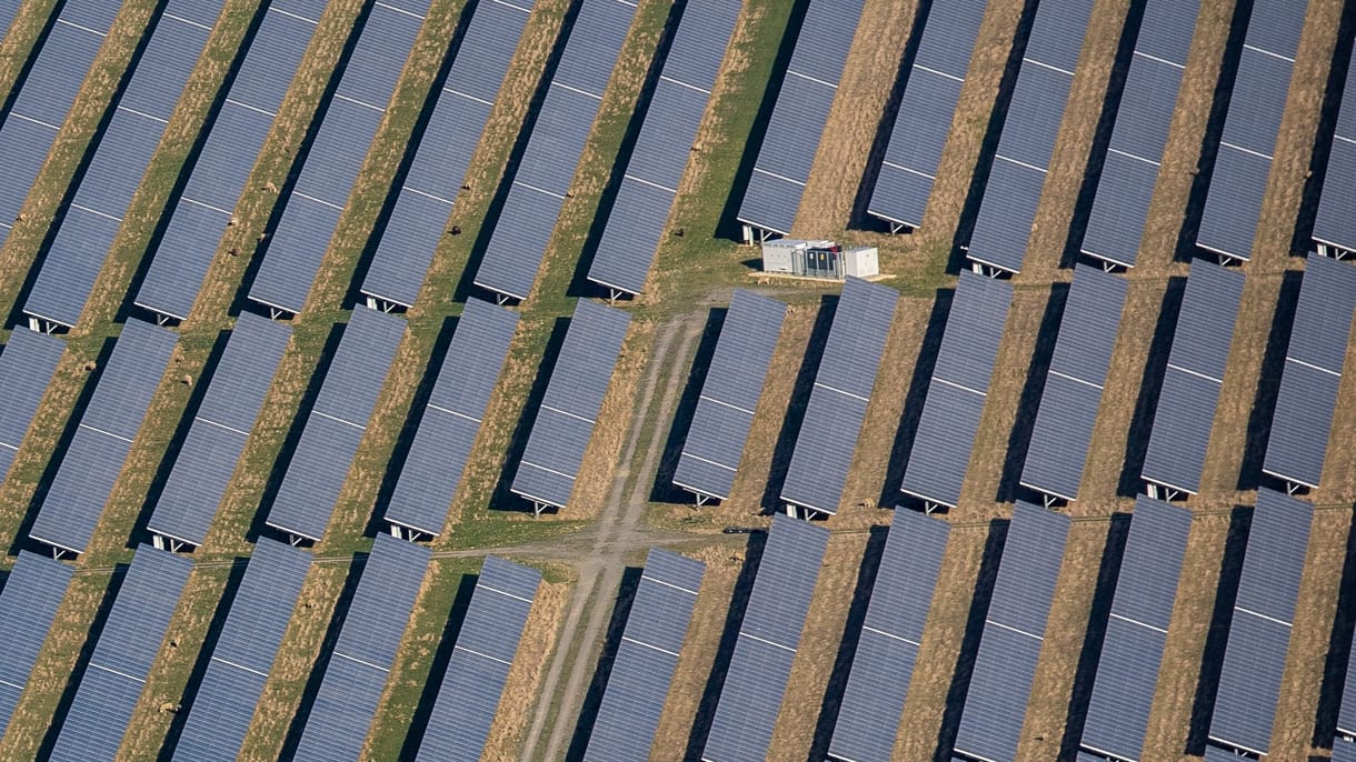 Bekapcsolták a világ legnagyobb napelemfarmját, 6 000 000 000 kWh-ot fog termelni évente