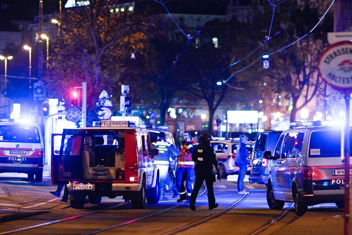 Bécsi merénylet: Az őrizetbe vettek közül négy embert már elítéltek terrorcselekmény miatt korábban