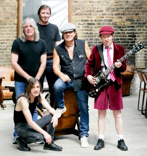 Beadta a derekát az AC/DC is