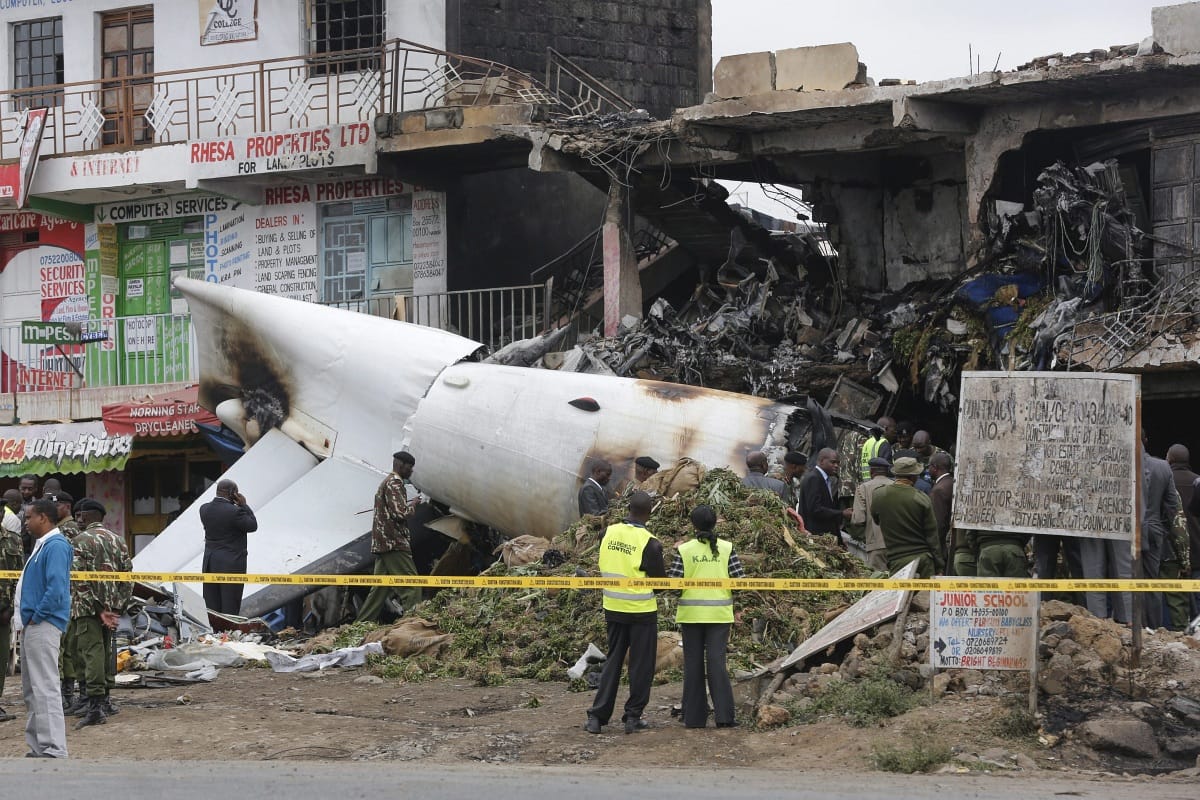 Fotó: Egy torzó maradt a nairobi reptéren lezuhant gépből