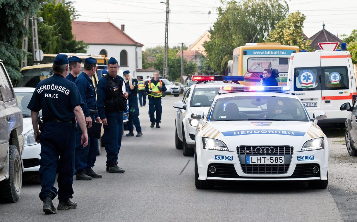Folyamatosan erősítik a gátat Győrújfaluban