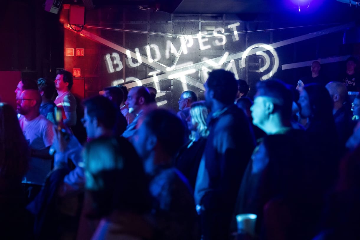 A mali blues világsztárjával és maszkos francia technóval indul a Budapest Ritmo