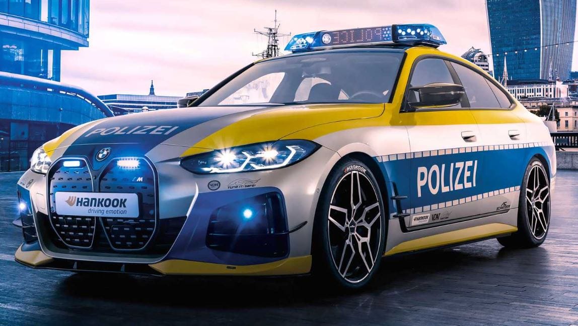 Rendőrségi tuningautó lett egy elektromos BMW-ből