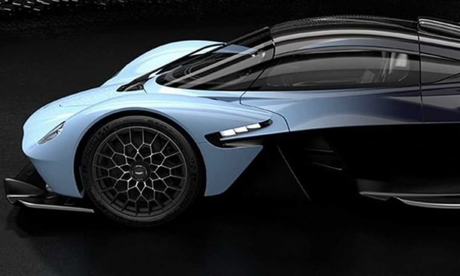 Hivatalos fotókon az Aston Martin F1-technikás közúti hibrid hiperautója