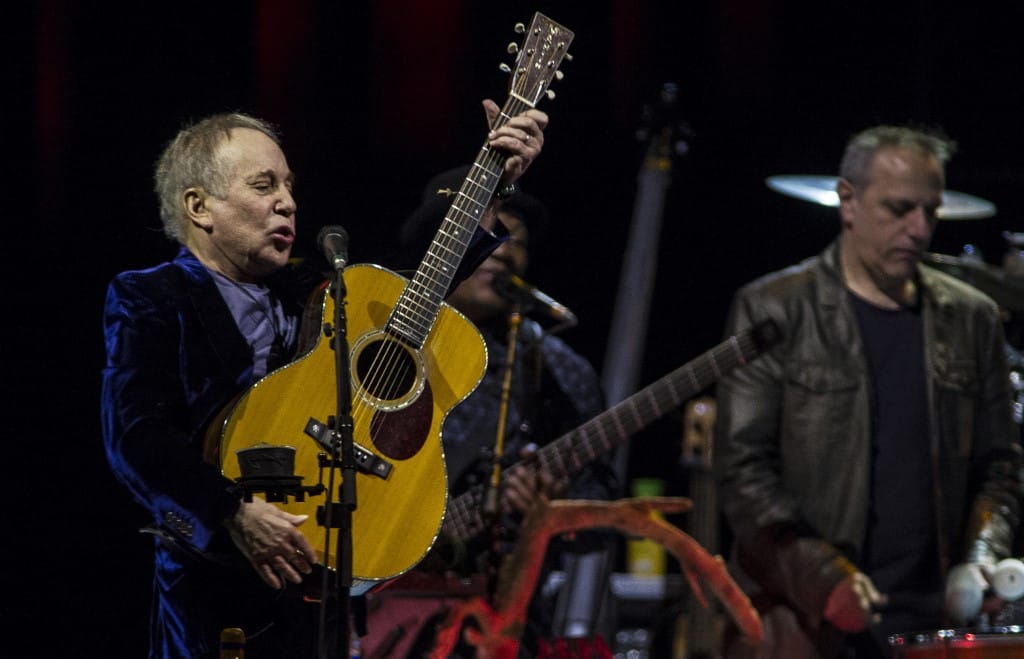 Paul Simon eladta hat évtizednyi zenéjét