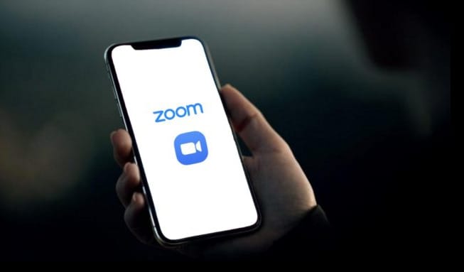 A Zoom, amire most mindenki rákattant, adatokat küldött át a Facebooknak