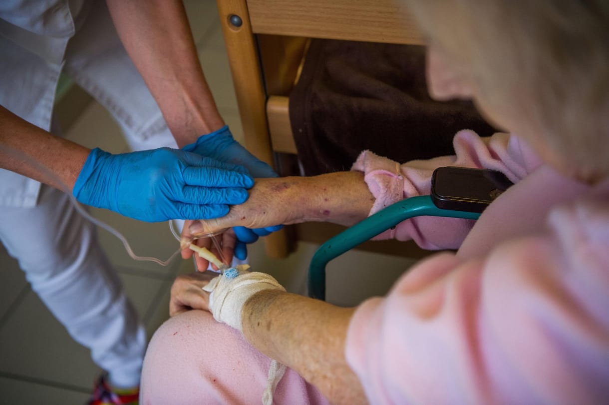 Jöhet az egészségügyben dolgozók újabb béremelése – 18 százalékot ígér a kormányzat