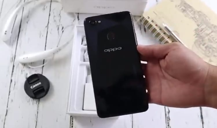 Fiatalok, szelfiimádók: készített nektek egy telefont az Oppo