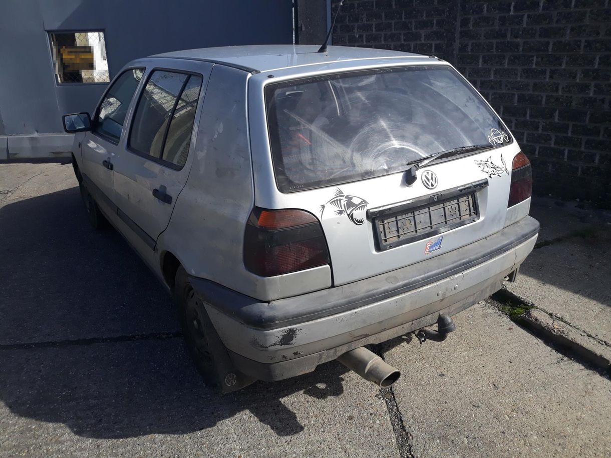 Rendszám nélkül vezetett, leállították, kiderült, hogy ez vele a legkisebb gond