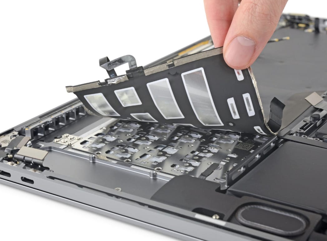 Jó a billentyűzete az új MacBook Prónak, de vajon mennyire szerelhető a gép?
