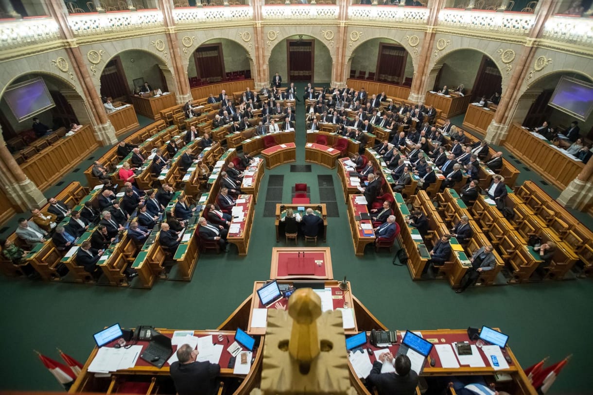 Országgyűlés: a kormány szerint a baloldal nem változott, 