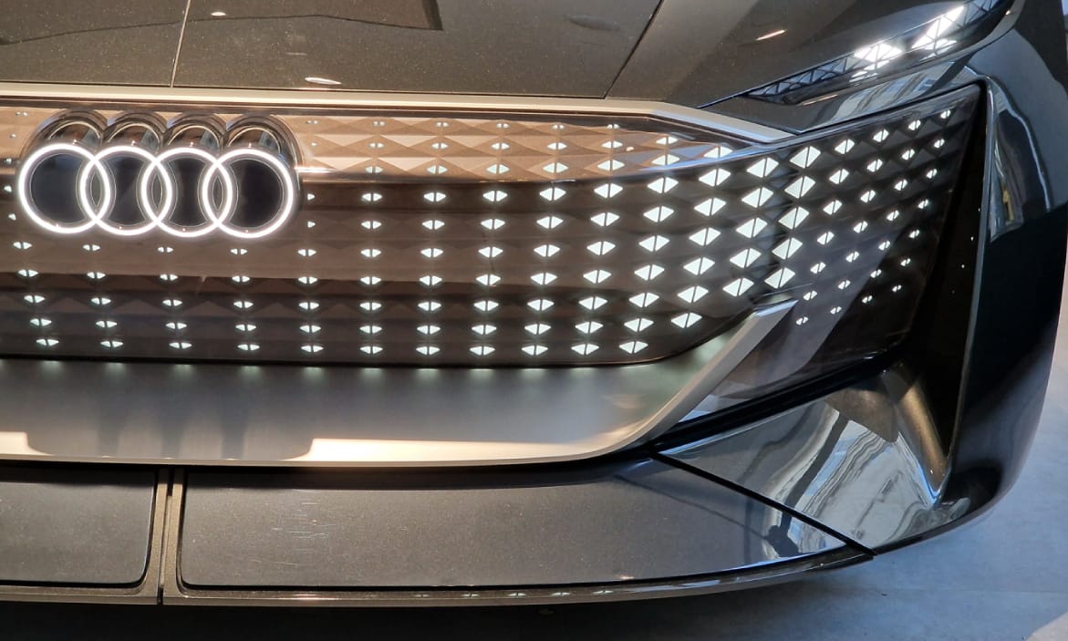 Megnéztük az Audi alakváltó jövőautóját – fotógaléria