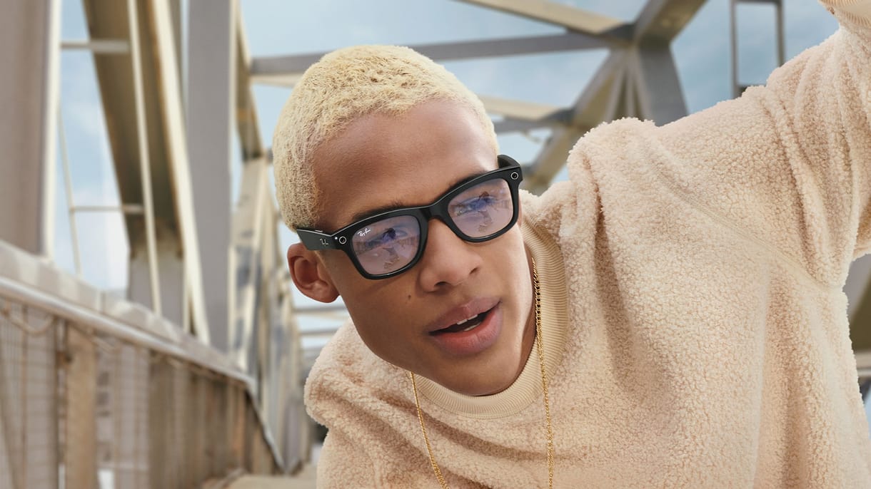 Bemutatta a Facebook az első okosszemüvegét, itt a Ray-Ban Stories