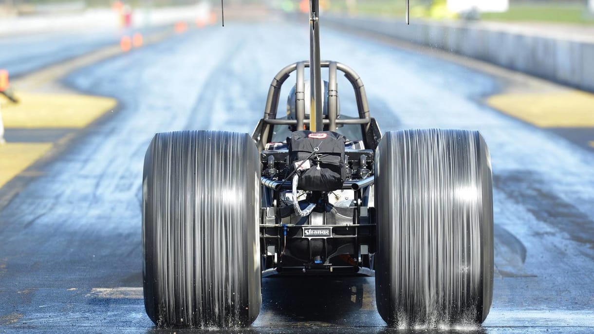 Nem játékautó egy ilyen 1400 lóerős elektromos dragster – videó