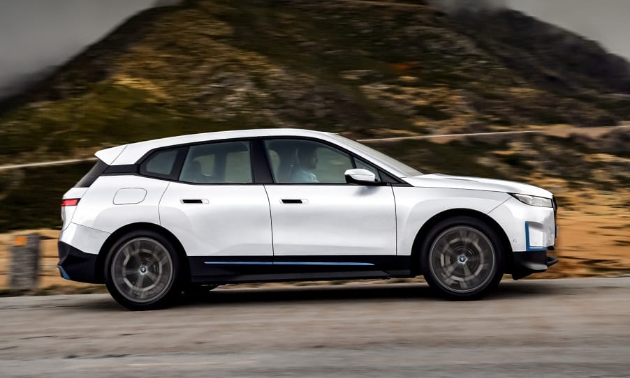 600 lóerővel támad a BMW iX M60 elektromos divatterepjáró