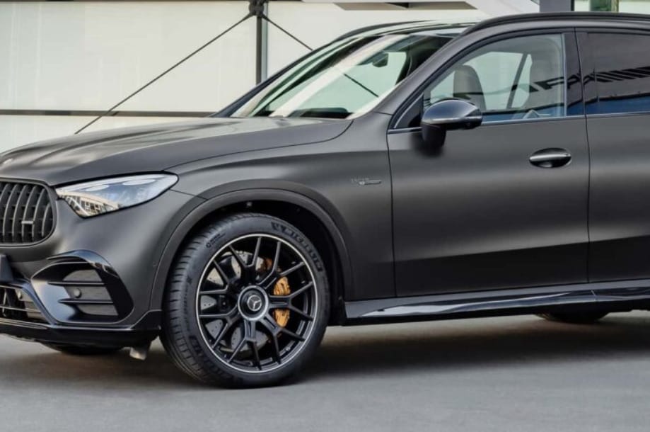Friss jogsis sofőr tört össze egy Mercedes AMG-t Salköveskúton