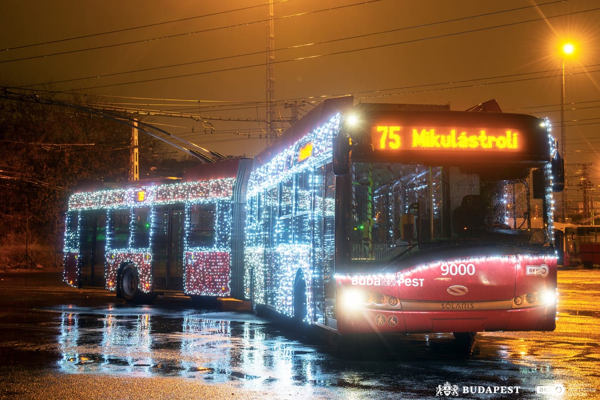 Mikulástroli és Fénytroli is járja idén Budapestet