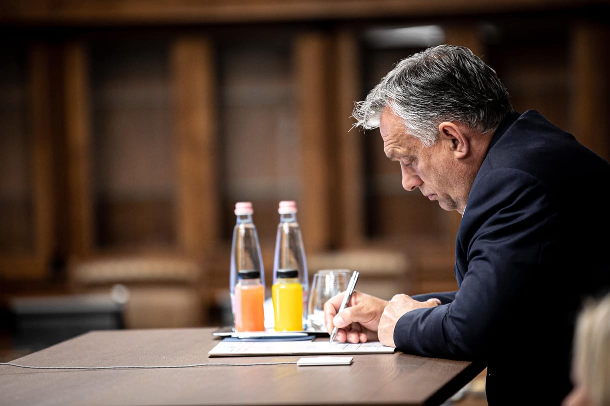 Orbán évtizede számokban - államadósság-fortély, médiacselek, bevándorlók és más trükkök
