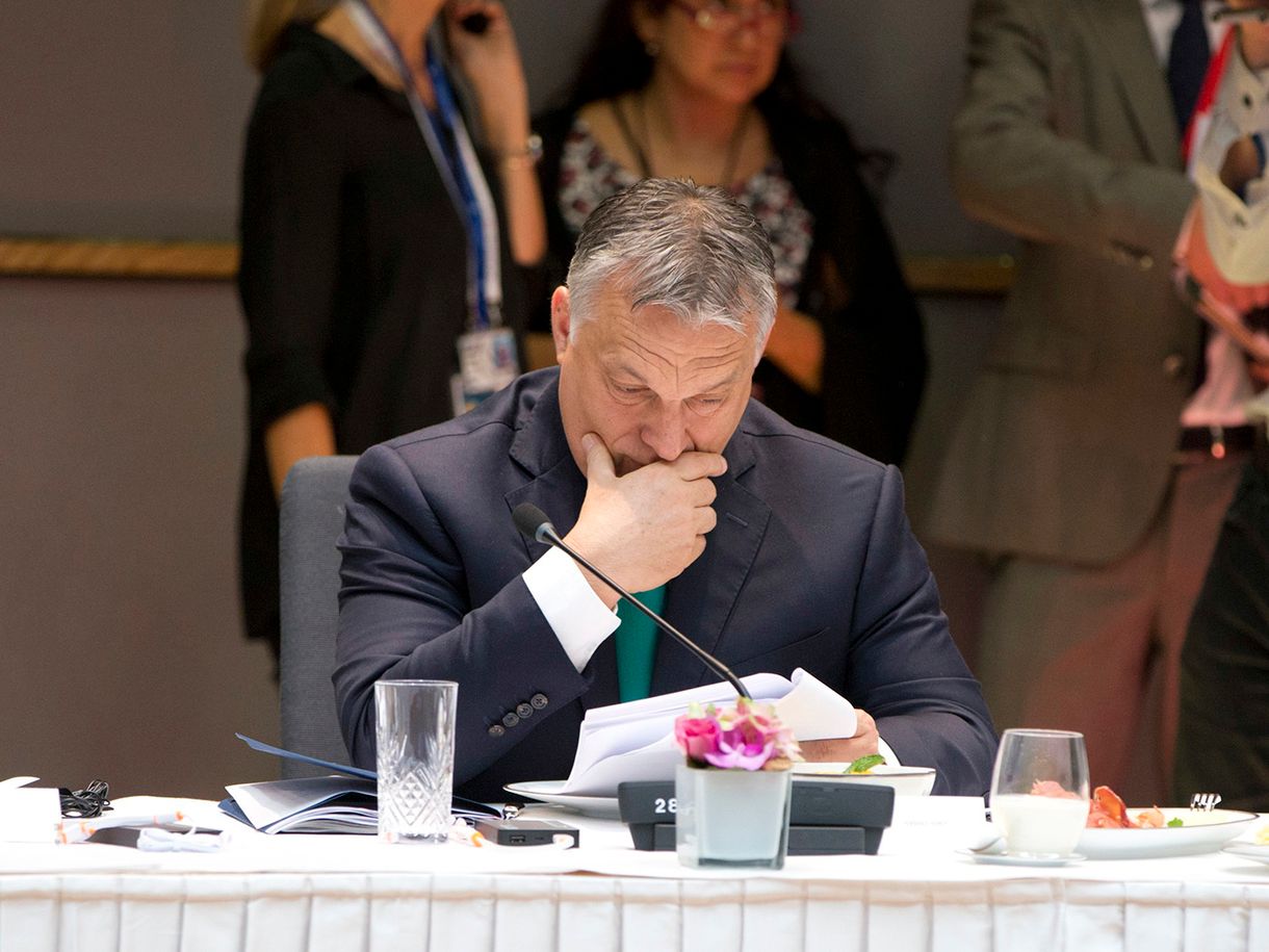Megszavazták, békén kell hagyni a politikusokat
