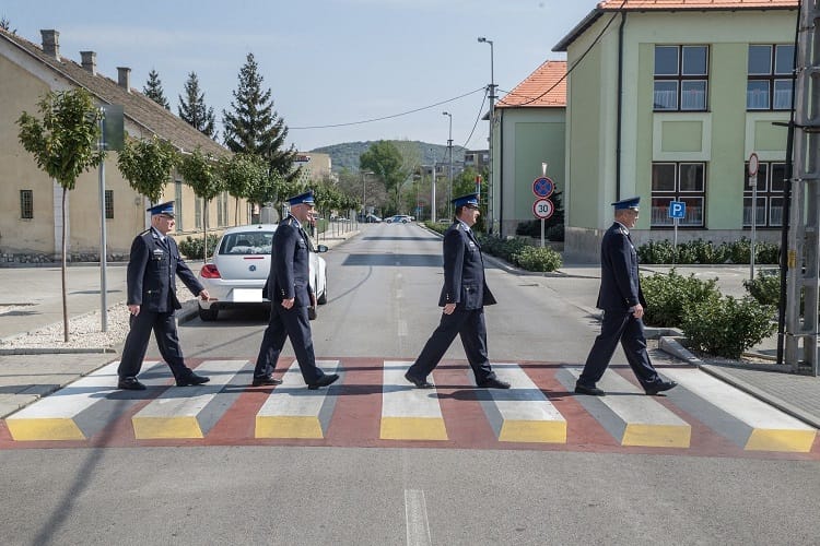 Megidézték a Beatlest a dorogi rendőrök