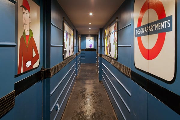 Videó: metróval szelfizőkre épít a pesti hostel
