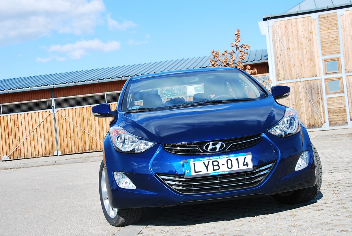 Hyundai Elantra teszt: az új népautó