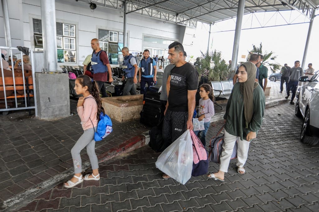 Épségben vannak a Gázában rekedt magyarok, de egyelőre lehetetlenség őket az egyiptomi határra vinni