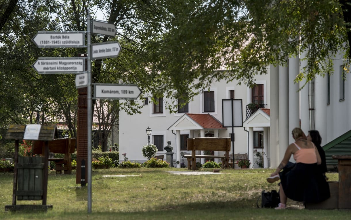 Jurtatábor és footgolf: igazán mindenkire figyel Lezsák Sándorék alapítványa