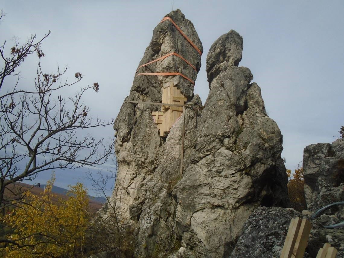 Megmenekült a pusztulástól az Óratorony-szikla