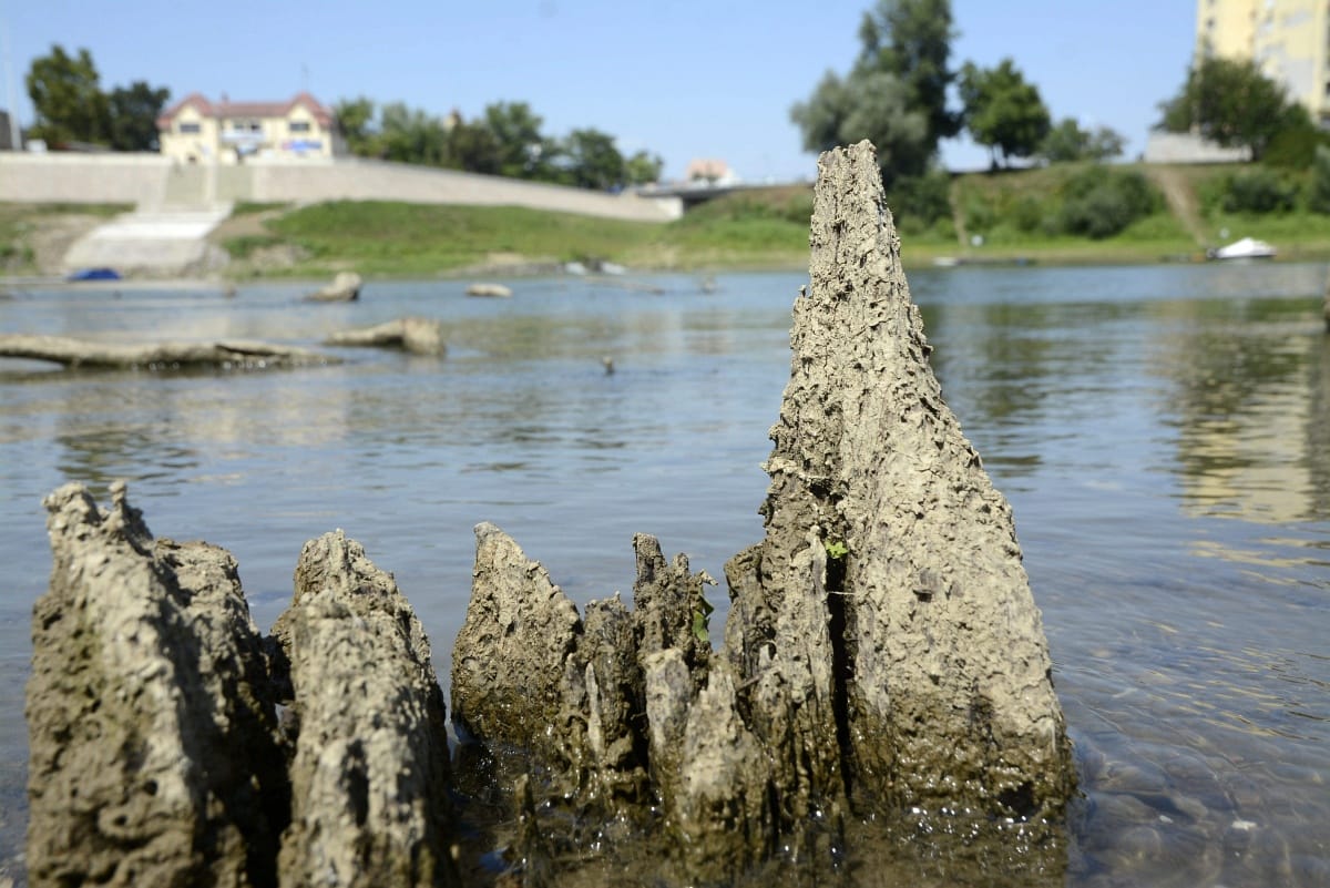 Fotók: Török kori fahidat mutatott meg az aszály Szolnoknál