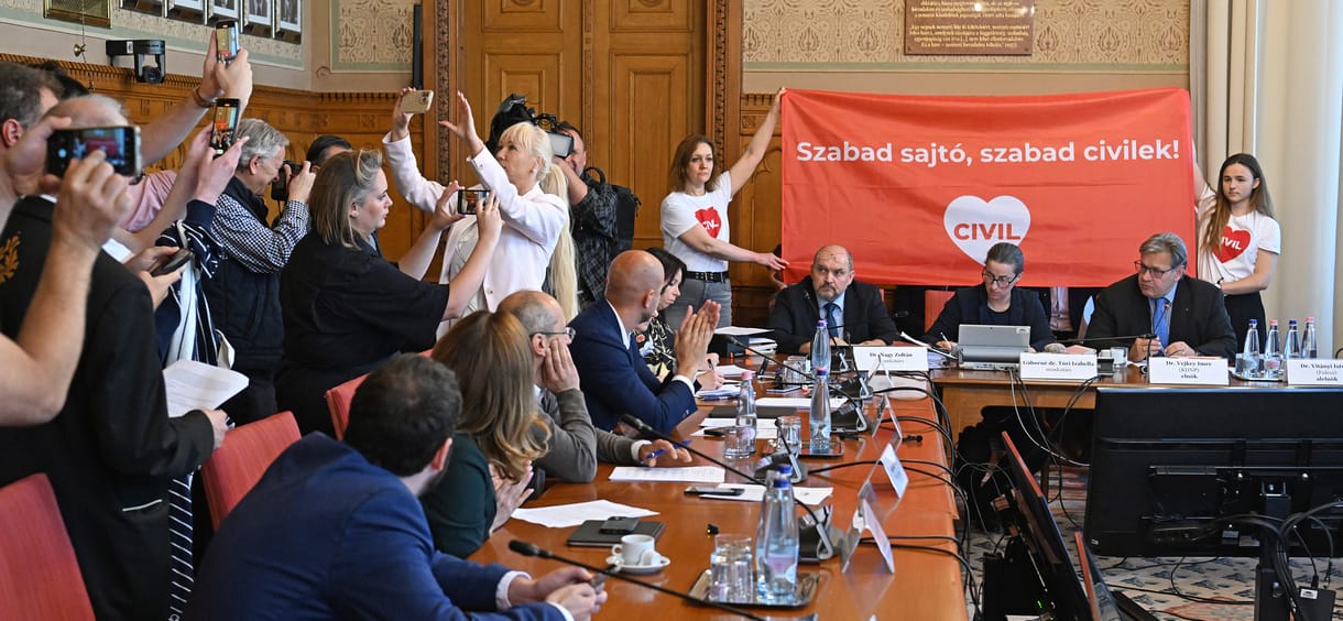 IDEA Intézet: a fideszeseken kívül mindenki elutasítja az átláthatósági törvényjavaslatot