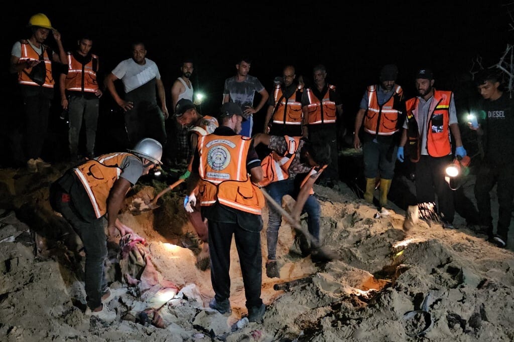 Izraeli rakétacsapás ért egy gázai humanitárius övezetet, legalább 40 ember meghalt, több mint hatvanan megsebesültek