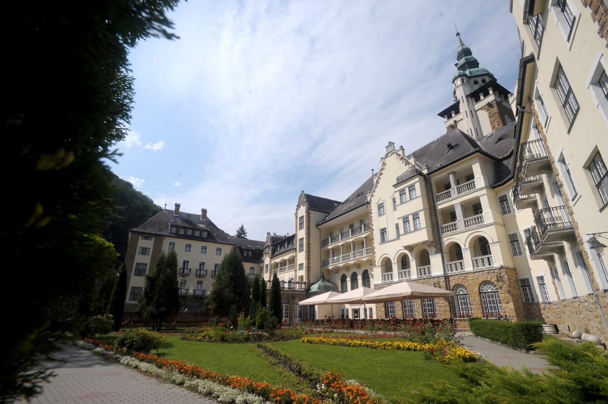 Az első éjszaka joga: Mészáros Lőrinc és a nemzeti hotelbiznisz