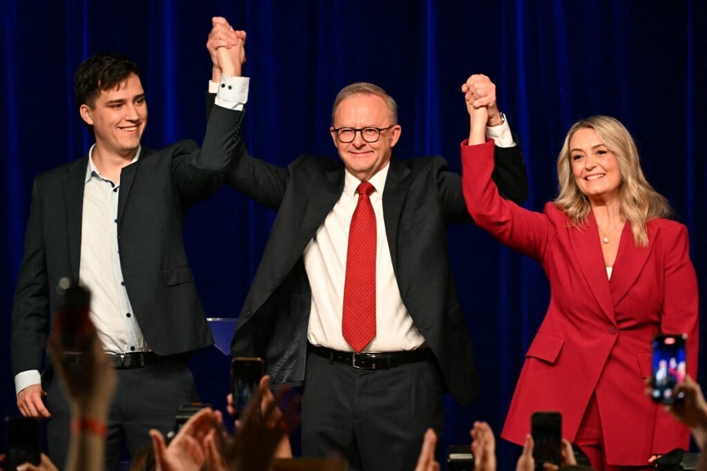 A Trump-ellenes hullámot meglovagolva Anthony Albanese pártja nyerte az ausztrál választást