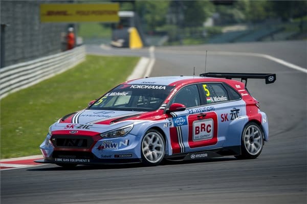 Michelisz Norbert ütközött a Nürburgringen