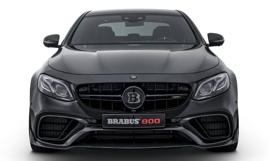 Így gyorsít bőven 300 km/h fölé egy 800 lóerős Brabus Mercedes – videó