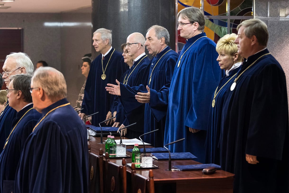 Két-háromszoros fizetésemelést kaphatnak az állami csúcsvezetők januártól