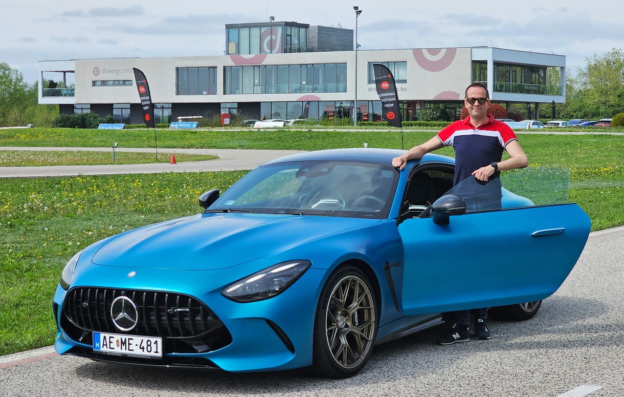 A harag istene: meghajtottuk a 100 millió forintért biturbó V8-cal ordító új AMG GT kupét