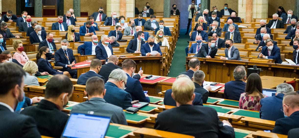 Az ellenzék életét nehezíti, a csalást megkönnyíti a választási törvény módosítása