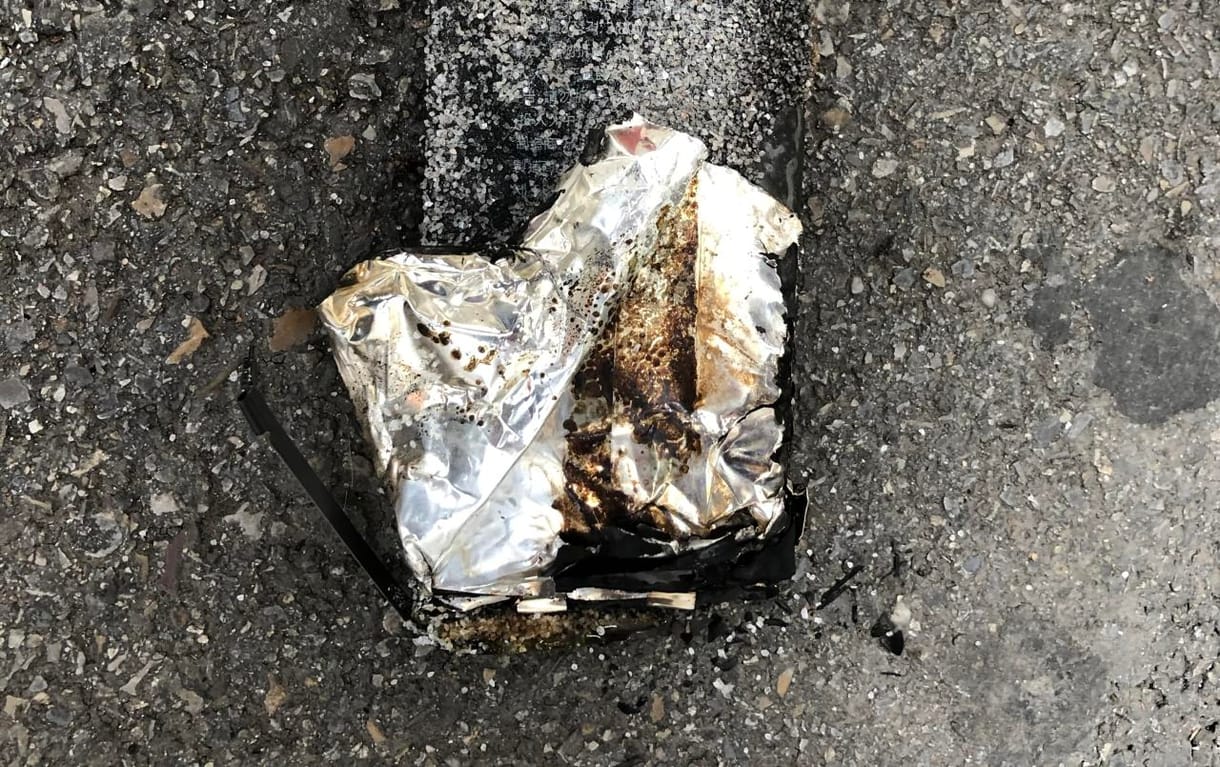 Kigyulladt egy iPhone, de annyira, hogy ki kellett üríteni az egész üzletet – fotók