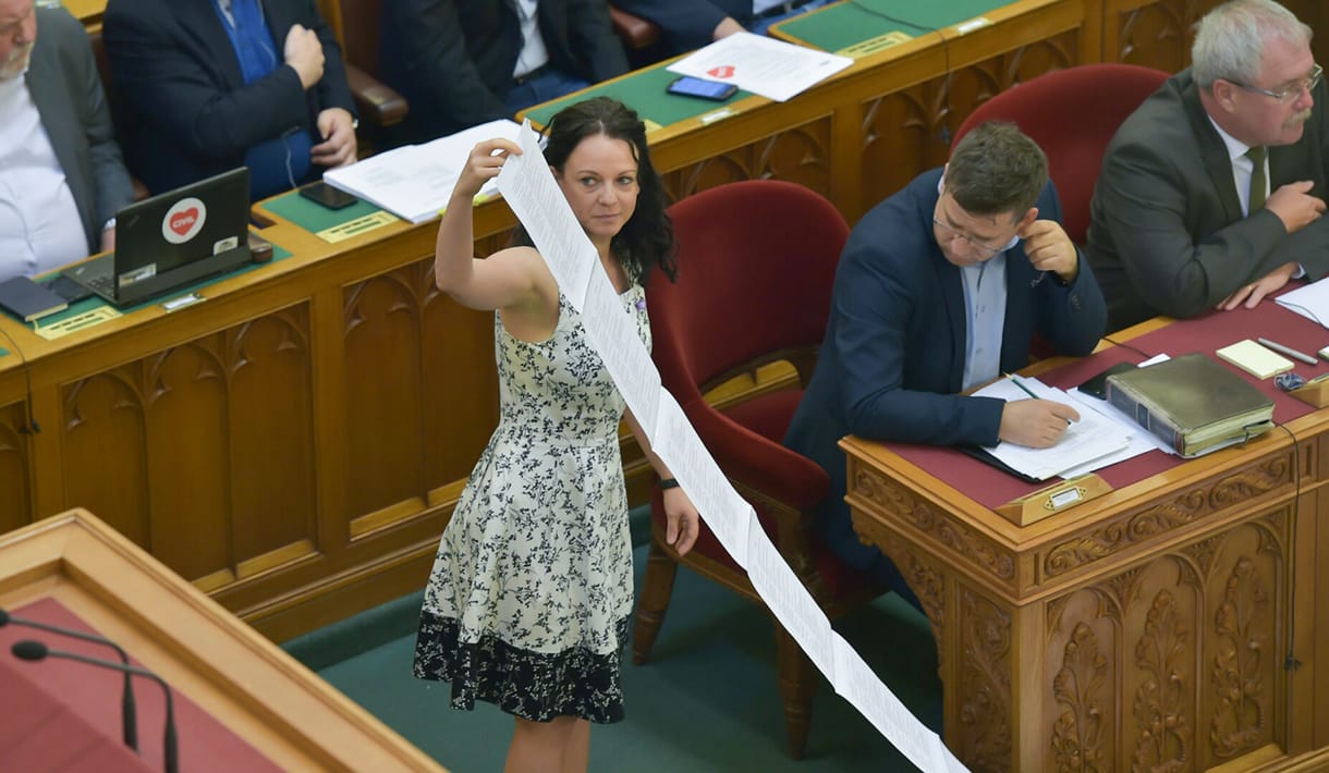 Elfogadták a civiltörvényt, a célba vett szervezetek ellenállást hirdetnek