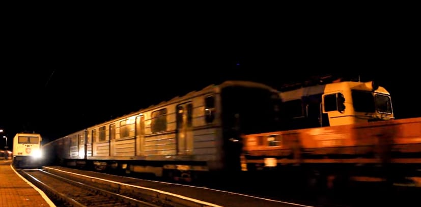 Nincs megállás, hiába van leállás: Újabb budapesti metrókocsikat küldtek ki felújításra - videó