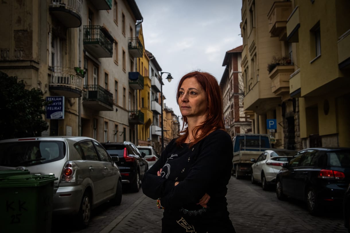 „Még egyszer idejövök és megölöm a Renner Erikát” – hörögte a kaputelefonba a lúgos orvos áldozatának zaklatója