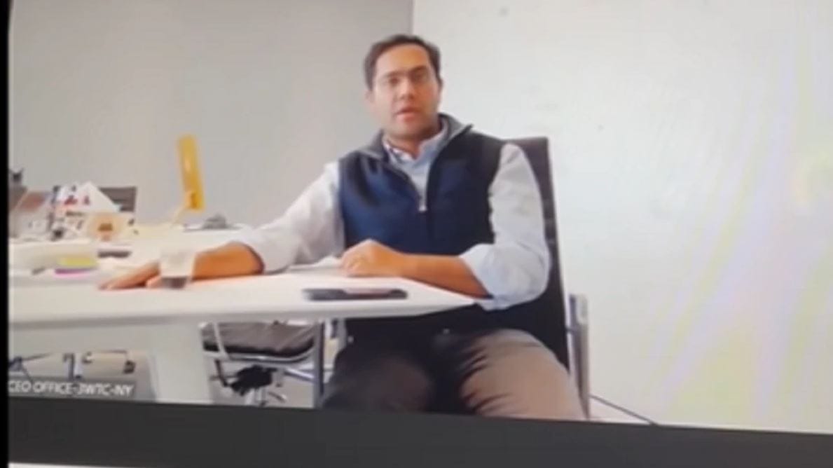 Zoomon jelentkezett be a vezérigazgató, majd közölte, kirúg 900 embert